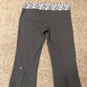 Lululemon gray crops